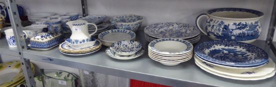 MIXED LOT OF BLUE AND WHITE CERAMICS, to include: GRADUATED PAIR OF ROYAL COPENHAGEN ONION PATTERN