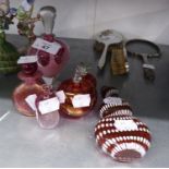 A RUBY GLASS AND WHITE ENAMELLED FLATTENED GOURD SHAPED PERFUME FLASK WITH METAL COVER, ALSO FIVE