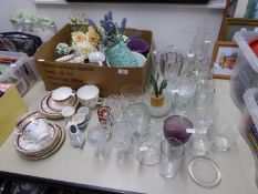A SELECTION OF CHINA AND GLASS WARES TO INCLUDE; A ROYAL YORK PART TEA SERVICE, PLANTERS, BOWLS,