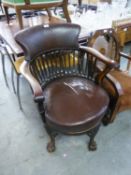 EARLY 20th CENTURY OAK TUB SHAPED REVOLVING ARMCHAIR WITH SPINDLE BACK, ON OAK FOUR SPUR BASE WITH