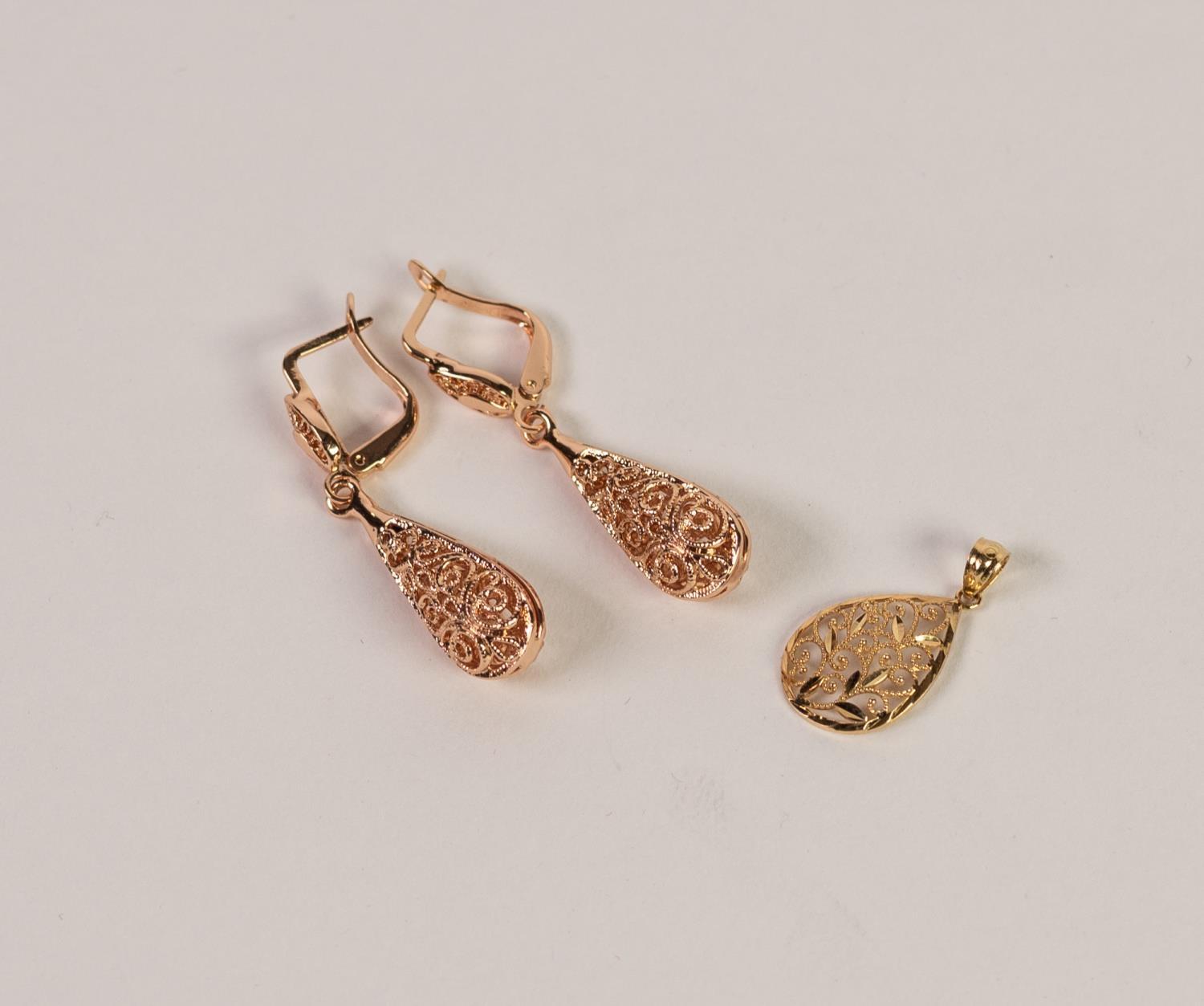 14K GOLD TEAR SHAPED OPEN WORK PENDANT of leaf and filigree pattern, 3/4in (1.75cm) high, 0.6 gm and