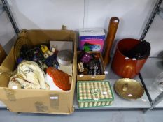 MIXED LOT TO INCLUDE; A CD SHOWER COMPANION, DECORATIVE BOXES, SEWING ITEMS, BUTTONS, SMALL CIRCULAR