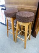 A PAIR OF BEECH WOOD TALL BAR STOOLS, WITH BROWN FABRIC UPHOLSTERED CIRCULAR TOPS AND TWO MAHOGANY