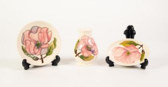 THREE PIECES OF MODERN MOORCROFT MAGNOLIA PATTERN TUBE LINED POTTERY, ALL ON CREAM COLOURED