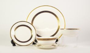 ROYAL DOULTON ENGLISH FINE BONE CHINA HARLOW PATTERN (H 5034) DINNER SERVICE for six persons, 30