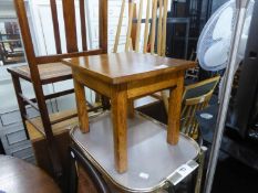 AN OAK OBLONG COFFEE TABLE AND A MODERN FLOOR STANDING ADJUSTABLE READING LAMP (2)