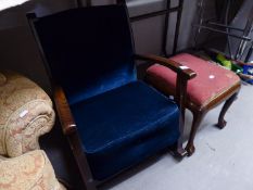 AN OAK FRAMED CHILD'S ROCKING CHAIR, COVERED IN BLUE FABRIC AND A SMALL STOOL (2)