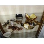 SMALL QUANTITY OF MISC COSTUME JEWELLERY TO INCLUDE; CUFF LINKS, WATCHES, BROOCH AND A SILVER