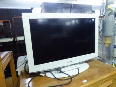 SAMSUNG WHITE CASED FLAT SCREEN TELEVISION 31"