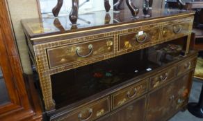 A REPRODUCTION CHINESE LACQUERED COFFEE TABLE WITH THREE DRAWERS, HAVING PICTORIAL DECORATION