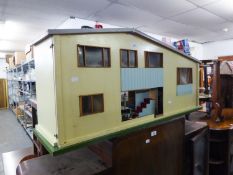 1930's STYLE DOLL'S HOUSE