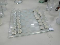 A GLASS STAUNTON PATTERN CHESS SET, WITH PLAIN AND FROSTED GLASS CHESS PIECES, UPTO 2 1/4" (6cm)