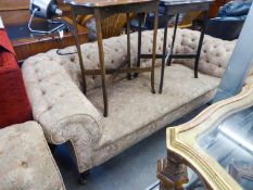 A BUTTON UPHOLSTERED FLORAL FABRIC ROUND-BACKED CHESTERFIELD SETTEE