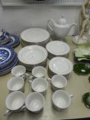 CHINESE WHITE PORCELAIN DINNER AND TEA SERVICE WITH GILT LINE DECORATION, FOR 8 PERSONS, 40