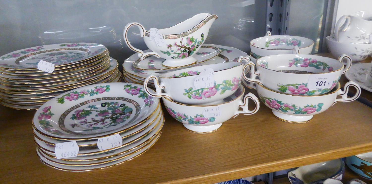 A GROSVENOR CHINA DINNER SERVICE FOR SIX PERSONS, 32 PIECES WITH 'INDIAN TREE' DECORATION