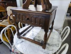 OAK CARVED OCCASIONAL TABLE HAVING SINGLE DRAWER