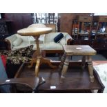 A SMALL OAK OBLONG MILKING STOOL, ON FOUR TURNED LEGS AND A MAHOGANY TRIPOD WINE TABLE (2)