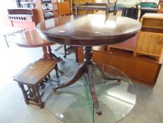 A REPRODUCTION INLAID MAHOGANY TILT-TOP BREAKFAST TABLE