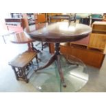 A REPRODUCTION INLAID MAHOGANY TILT-TOP BREAKFAST TABLE