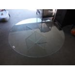 A PLATE GLASS CIRCULAR COFFEE TABLE, THE TOP STANDING ON A CRUCIFORM PLATE GLASS BASE