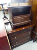 STAG MAHOGANY BEDROOM FURNITURE, COMPRISING A DRESSING TABLE WITH TRIPLE MIRRORS AND SIX SHORT