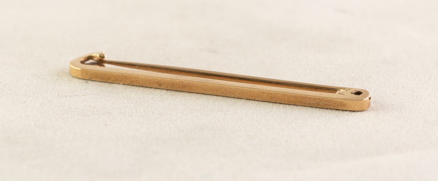 9ct GOLD PLAIN BAR TIE PIN, 2.4 gms