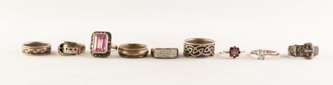 SEVEN VARIOUS 925 MARK SILVER RINGS, two of buckle pattern, another set with a solitaire white