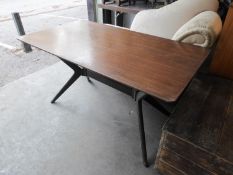 AN OBLONG G-PLAN DINING TABLE WITH EBONISED LEGS (137cm long x 76.5cm wide x 71.5cm high)