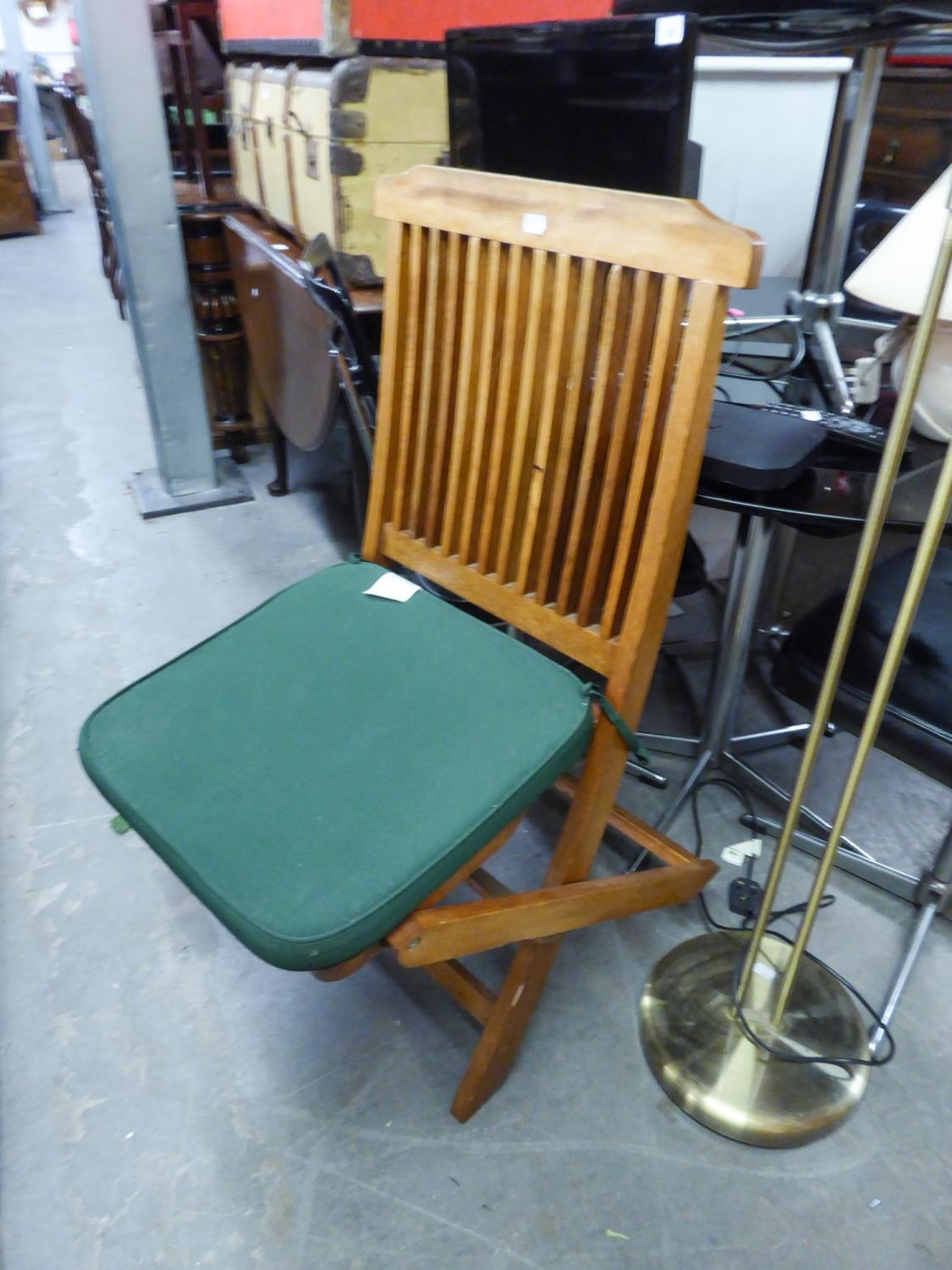 A PAIR OF TEAK FOLDING GARDEN SINGLE CHAIRS AND A GOOD QUALITY TEAK CIRCULAR FALL-LEAF GARDEN TABLE - Image 2 of 2