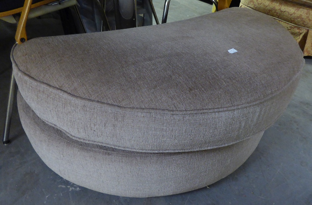 A MODERN GREY FABRIC LOUNGE CHAIR, CIRCULAR WITH WRAPAROUND BACK AND THE FITTING MOON SHAPED, SAME - Image 2 of 2