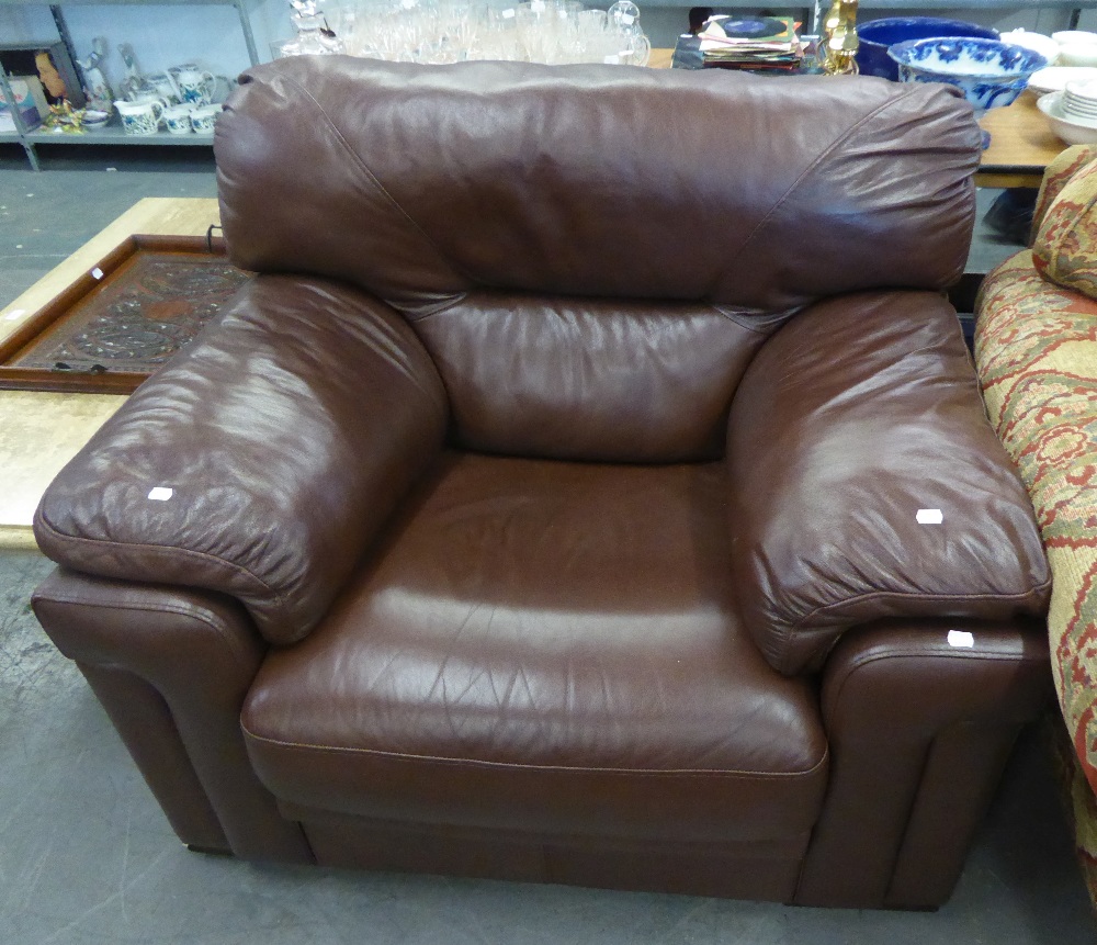 A SOFOLOGY BROWN LEATHER LOUNGE SUITE OF THREE PIECES, VIZ A THREE SEATER SETTEE AND A PAIR OF - Image 2 of 3