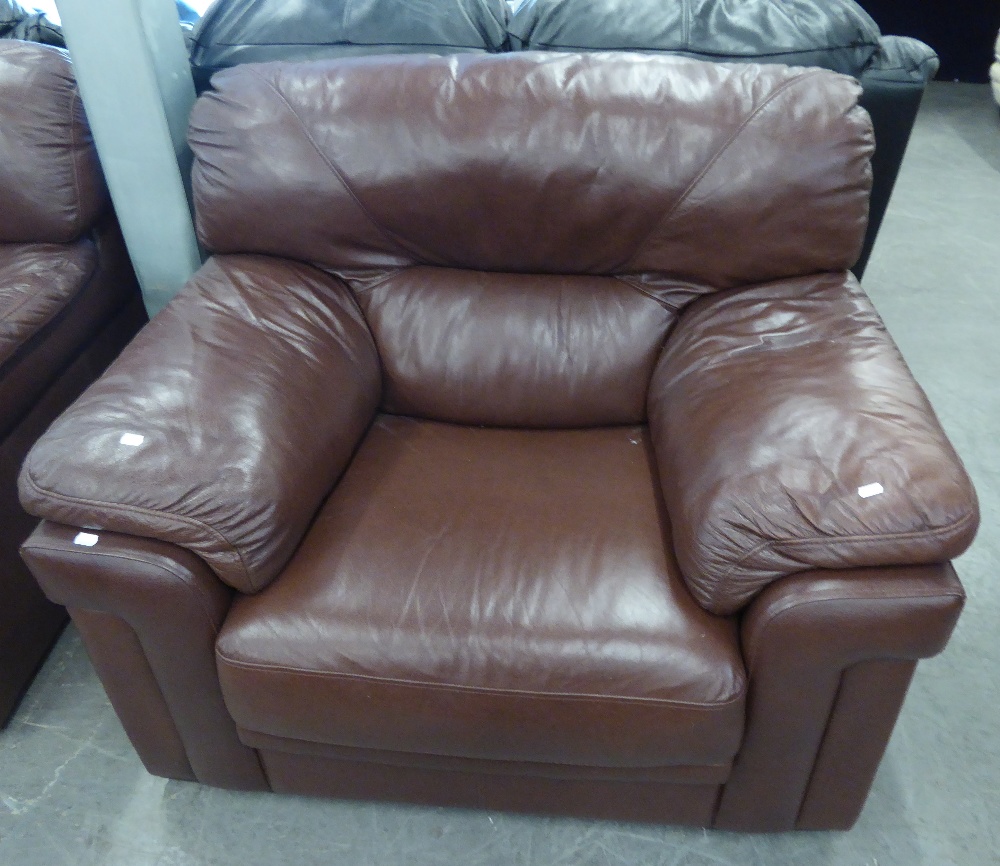 A SOFOLOGY BROWN LEATHER LOUNGE SUITE OF THREE PIECES, VIZ A THREE SEATER SETTEE AND A PAIR OF - Image 3 of 3