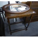 AN OAK OBLONG OCCASIONAL TABLE, RAISED ON SPIRAL LEGS AND A SMALL OAK FRAMED OVAL WALL MIRROR (2)