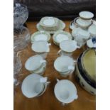 AN ART DECO STYLE 'ROSLYN' CHINA TEA SERVICE IN GREEN AND GOLD DECORATION (30 PIECES) TO INCLUDE;