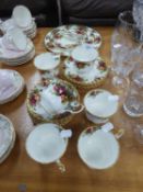 ROYAL ALBERT CHINA 'OLD COUNTRY ROSES' PATTERN TEA SERVICE FOR SIX PERSONS, 20 PIECES PLUS THE