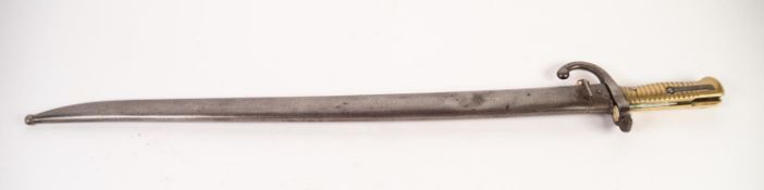 FRENCH, LATE 19th CENTURY BAYONET OF TYPICAL FORM, the curved blade inscribed to the back edge St