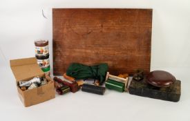 SMALL SELECTION OF PRINT MAKER'S ACCESSORIES including THIRTEEN MODERN ETCHING/CUTTING TOOLS, in a