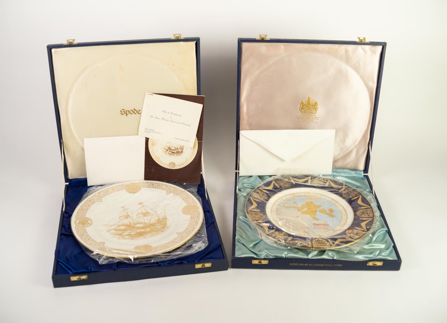 BOXED SPODE CHINA LIMITED EDITION PLATE, 350th ANNIVERSARY OF MAYFLOWER SAILING, 10 1/2" (26.7cm)