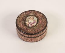 GEORGE III CIRCULAR PAPIER MACHE LIDDED BOX, the interior in simulated tortoiseshell, the exterior