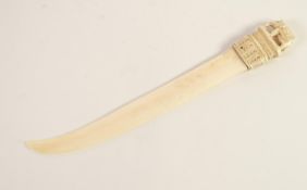 GOOD QUALITY EARLY 20th CENTURY INDIAN CARVED IVORY PAPERKNIFE with curved blade, detailed carved