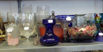 A SELECTION OF GLASSWARES TO INCLUDE; LARGE VASES, BOWLS, COLOURED GLASSWARE, ETC.