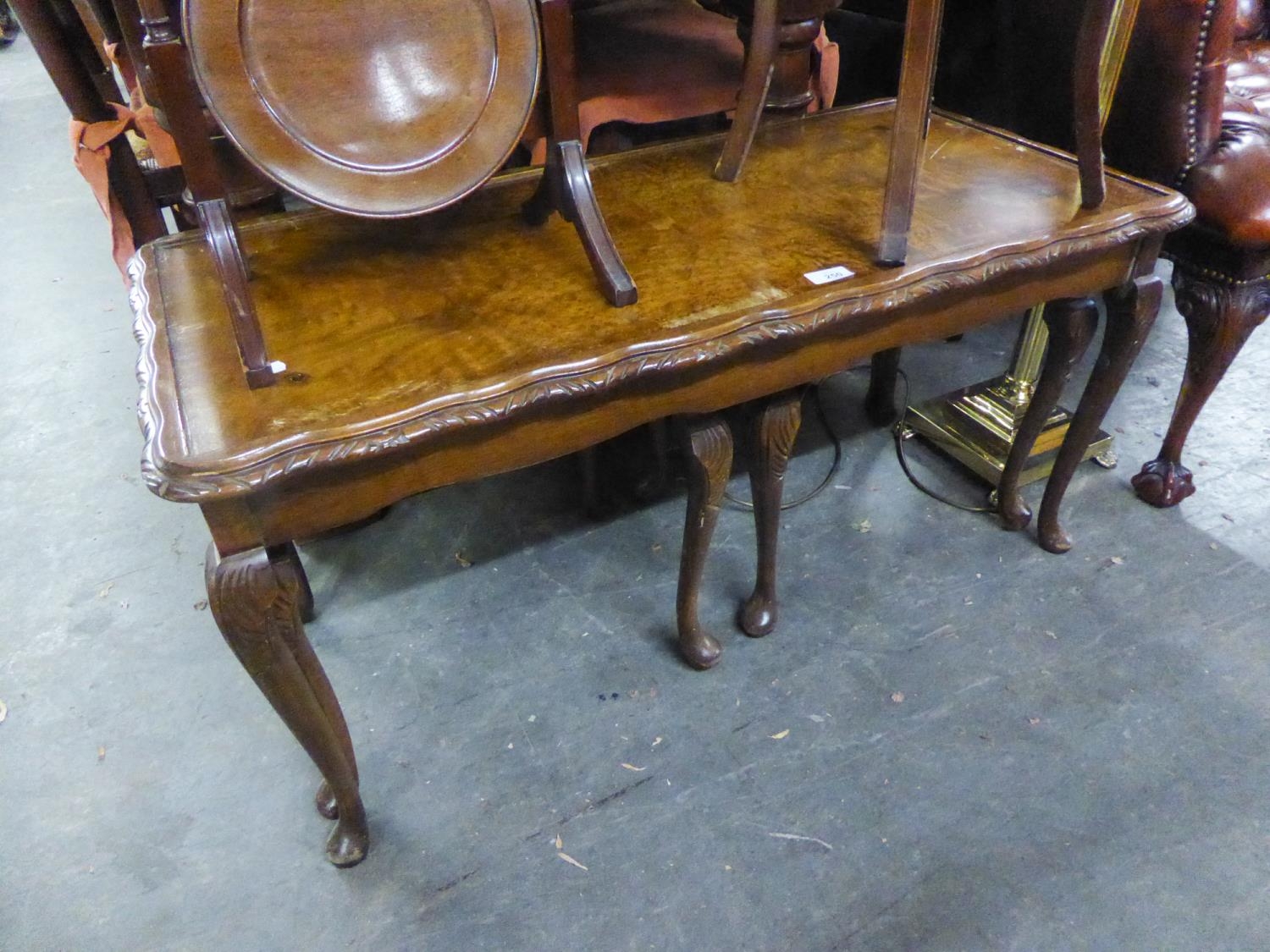 A LONG, FIGURED WALNUT WOOD COFFEE TABLE, WITH L.P.G.P. CARVED EDGES AND THE PAIR OF NESTING