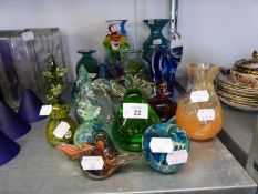 VARIOUS PIECES OF COLOURED GLASSWARES TO INCLUDE; EXAMPLES OF MDINA, VASES, PAPERWEIGHTS, TWO