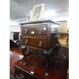 A MAHOGANY BEDSIDE CHEST OF TWO DRAWERS, ON CABRIOLE SUPPORTS AND A  SMALL MAHOGANY OBLONG SWING