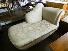 A LARGE OVER-SIZED CHAISE LONGUE, WITH HIGH BACK, COVERED IN CREAM/GOLD FABRIC