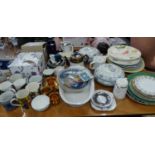 A LARGE COLLECTION OF KITCHEN CERAMICS, TO INCLUDE; MEAT PLATES, VARIOUS TEA AND DINNER WARES,