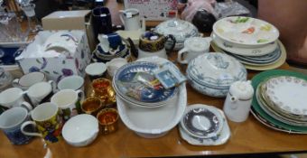 A LARGE COLLECTION OF KITCHEN CERAMICS, TO INCLUDE; MEAT PLATES, VARIOUS TEA AND DINNER WARES,