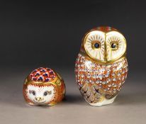 TWO MODERN ROYAL CROWN DERBY IMARI CHINA PAPERWEIGHTS, OWL and ORCHARD HEDGEHOG, both with gilt