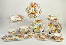 THIRTY ONE PIECES OF ROYAL CROWN DERBY ?OLD AVESBURY? PATTERN CHINA TEA AND DINNER WARES,