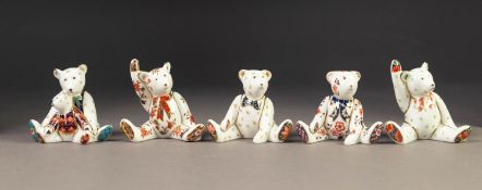 FIVE MODERN ROYAL CROWN DERBY IMARI CHINA SMALL MODELS OF SEATED TEDDY BEARS, including one with two